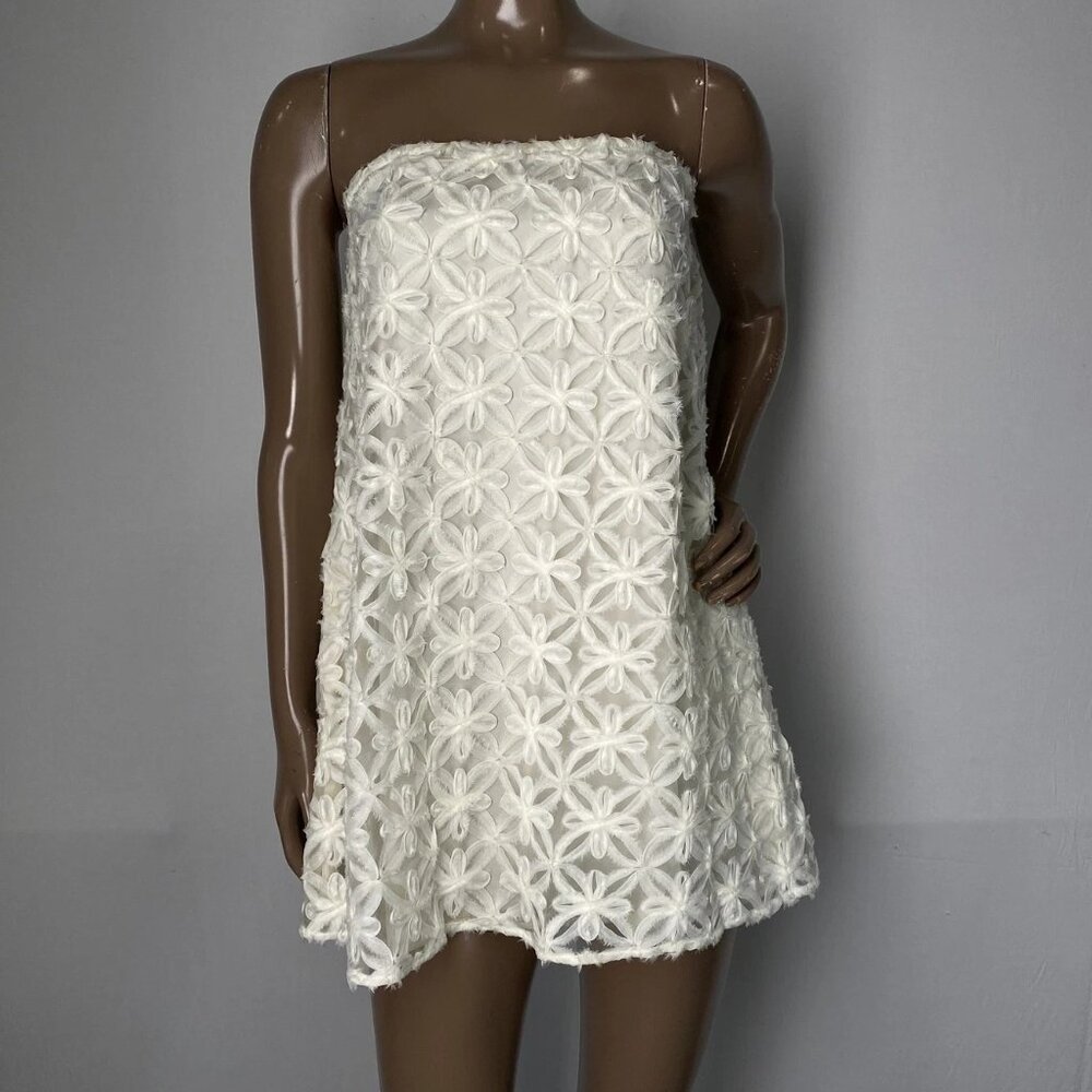 NEW WEWOREWHAT Women’s Strapless Floral Lace Mini Dress – Ivory